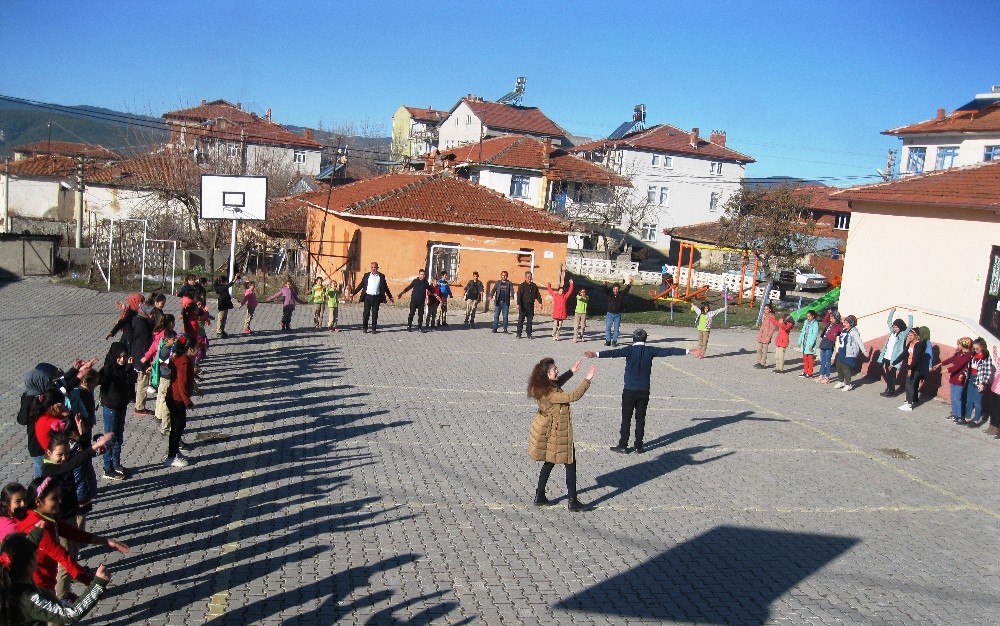 ’Beyaz Bayrak ve Beslenme Dostu’ sertifikalı köy okulunda etkinlikler 