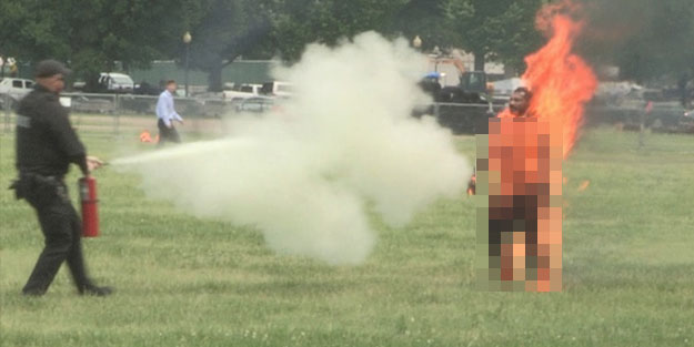 Beyaz Ev önünde kendisini ateşe vermişti... Öldü