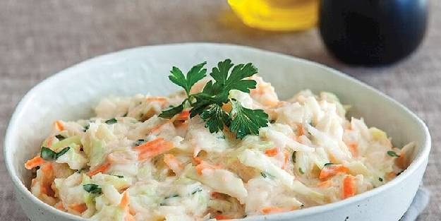 Beyaz lahana salatası nasıl yapılır?