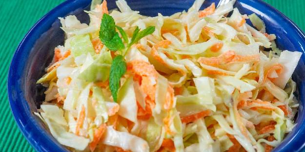 Yoğurtlu mor lahana salatası tarifi, nasıl yapılır? Lahana salata tarifleri