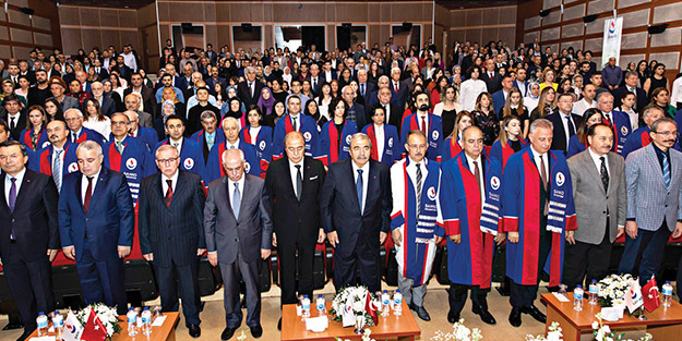 Beyaz önlüklerini giyip meslektaşlarının gurur kaynağı oldular