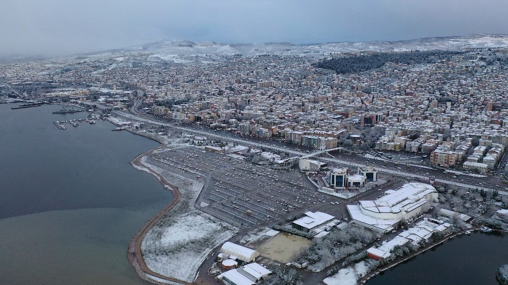 Beyaz örtü ile kaplanan Kocaeli havadan görüntülendi 