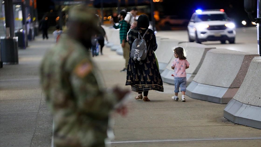 Beyaz Saray, Afgan mültecileri ABD'ye getiren uçuşların kızamık nedeniyle durdurulduğunu açıkladı