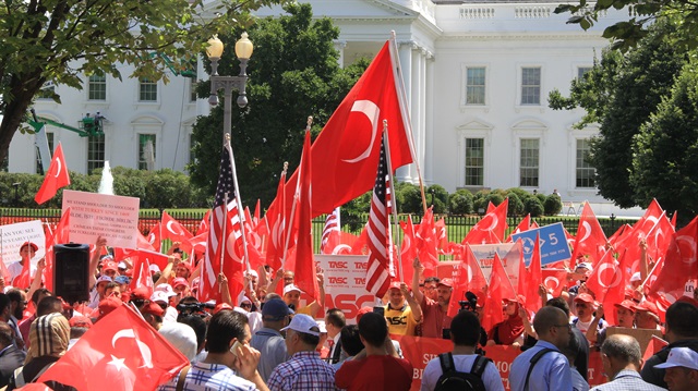 Beyaz Saray önünde FETÖ protesto edildi