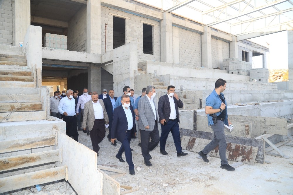 Beyazgül sahada çalışmaları denetliyor 