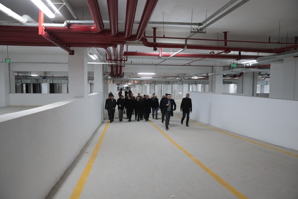 Beyazgül yapımı tamamlanan ticaret merkezini inceledi 