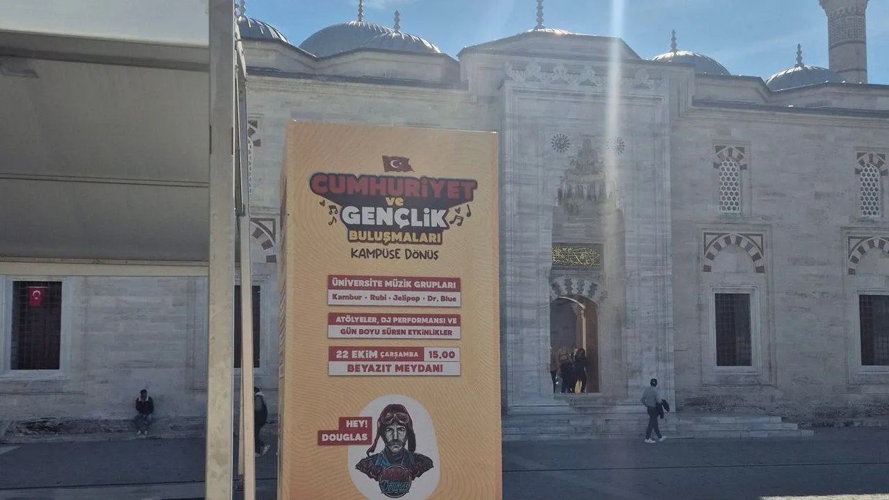 Beyazıt Camii'nin dibinde Kemalistlerden "konser" provokasyonu!