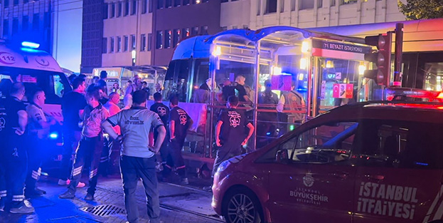Beyazıt'ta tramvayın altında kalan kişi korkunç şekilde can verdi!