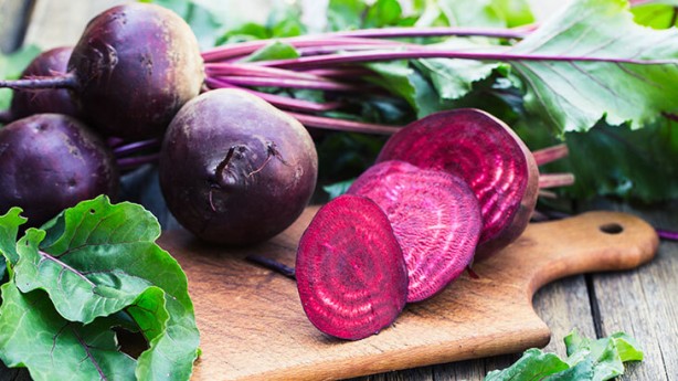 Beyin işlevlerini yenileyen tek yiyecek! Bugün ne pişirsem? (Beta vulgaris) Kırmızı pancarın suyu, tavsiyesi