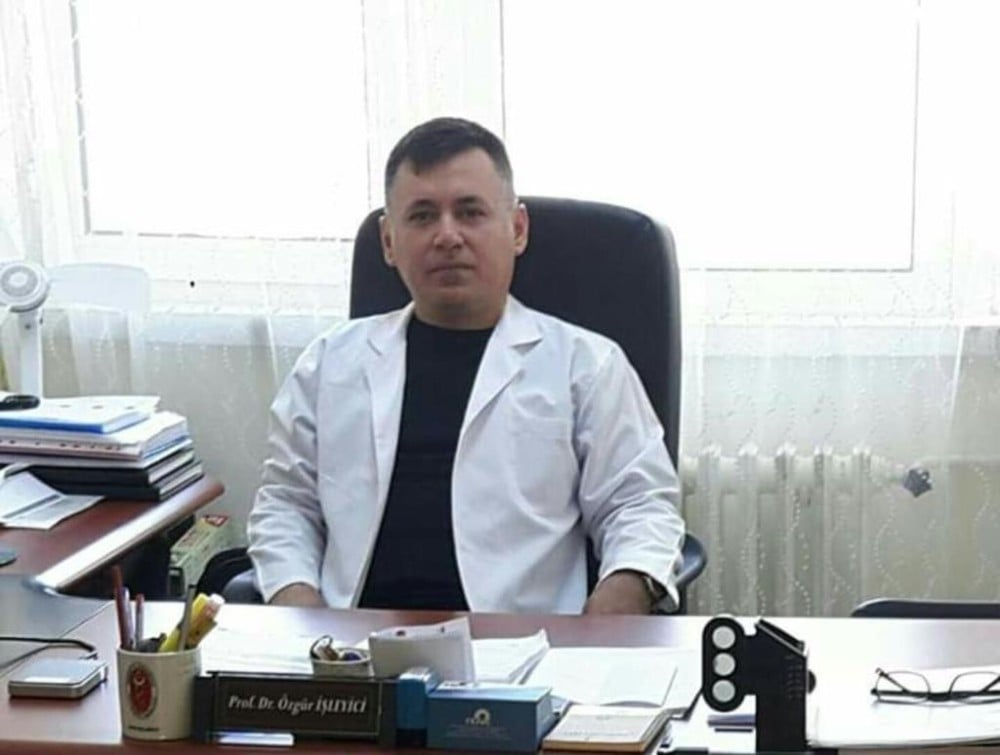 Beyin kanaması geçiren profesör hayatını kaybetti 