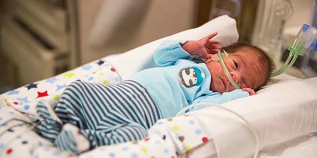 Beyin ölümünden 54 gün sonra doğum yaptı