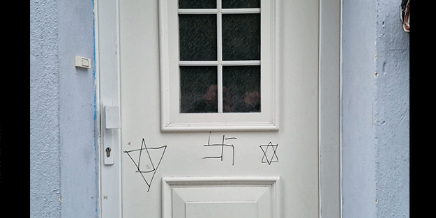 Beyinsiz müptezeller yine camiye saldırdı