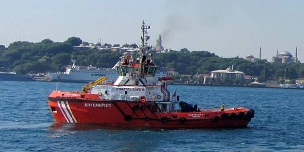 Beykoz açıklarında sürüklenen tekne kurtarıldı