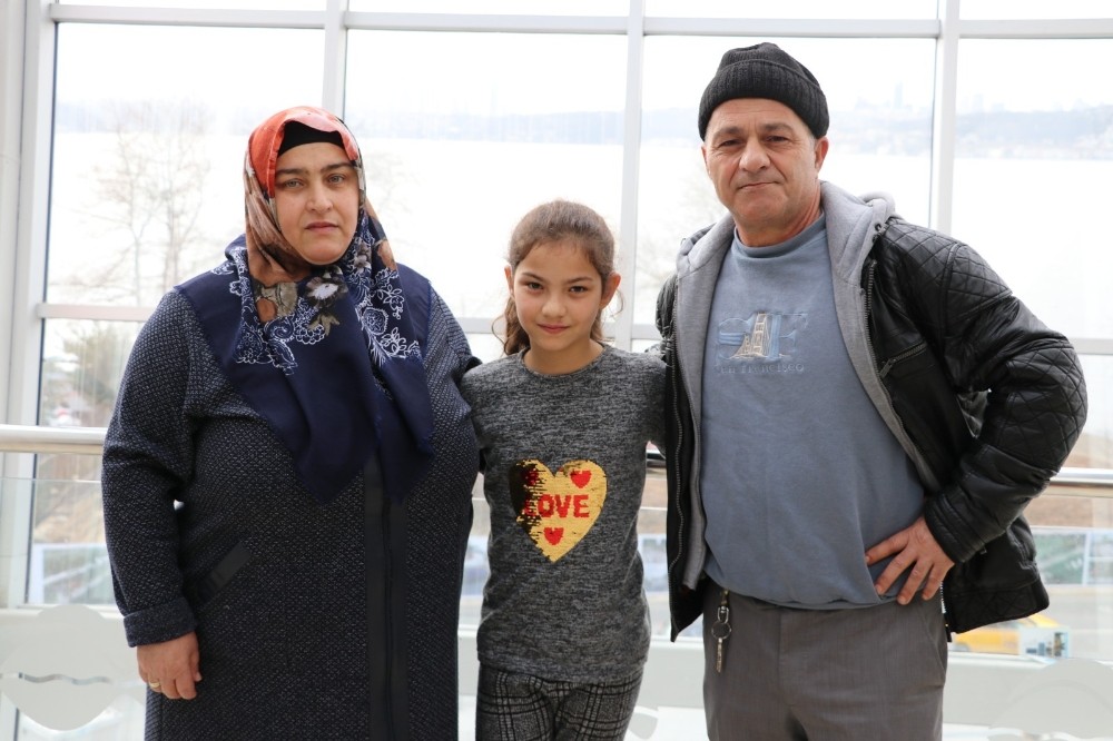 Beykoz’da 11 yıl sonra ilk kez net duyan Havva’nın mutluluğu 