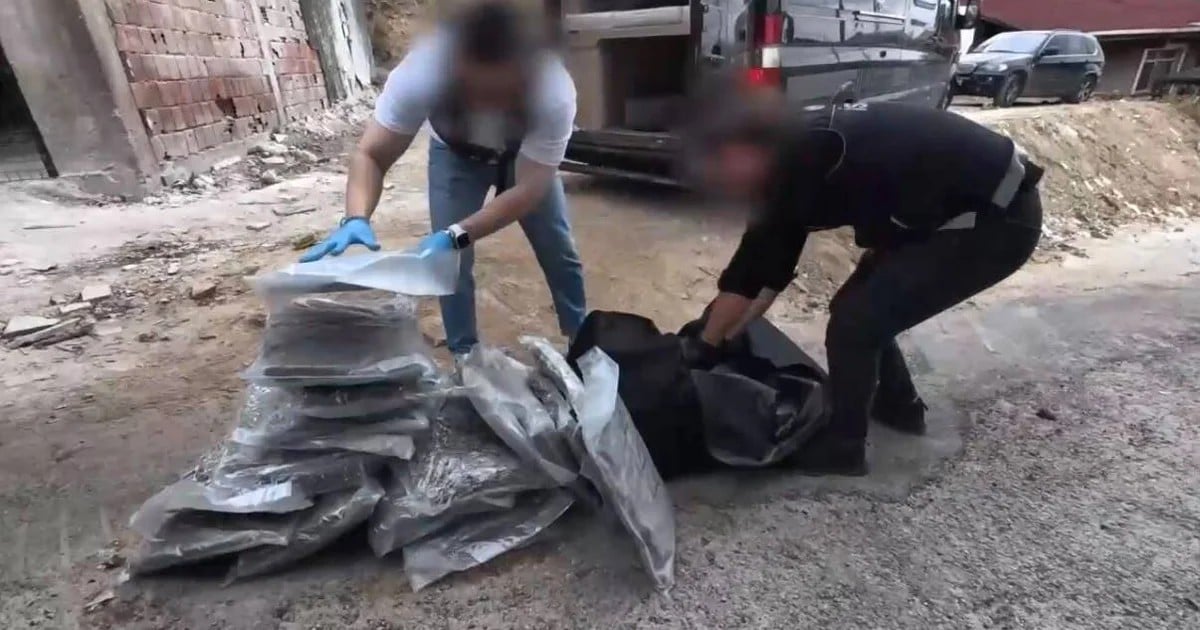 Beykoz'da 2 araçta 409 kilo 600 gram skunk ele geçirildi, 3 şüpheli tutuklandı