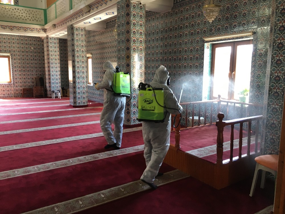 Beykoz’da korona virüsüne karşı ilaçlama seferberliği devam ediyor 