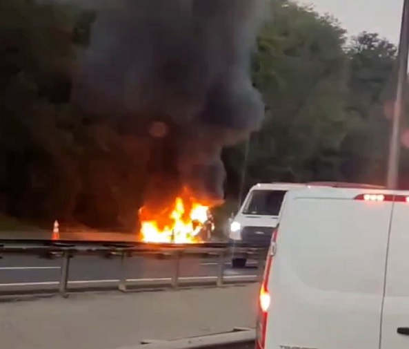 Beykoz'da otomobil böyle yandı