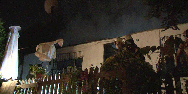 Beykoz’da tek katlı ev alev alev yandı