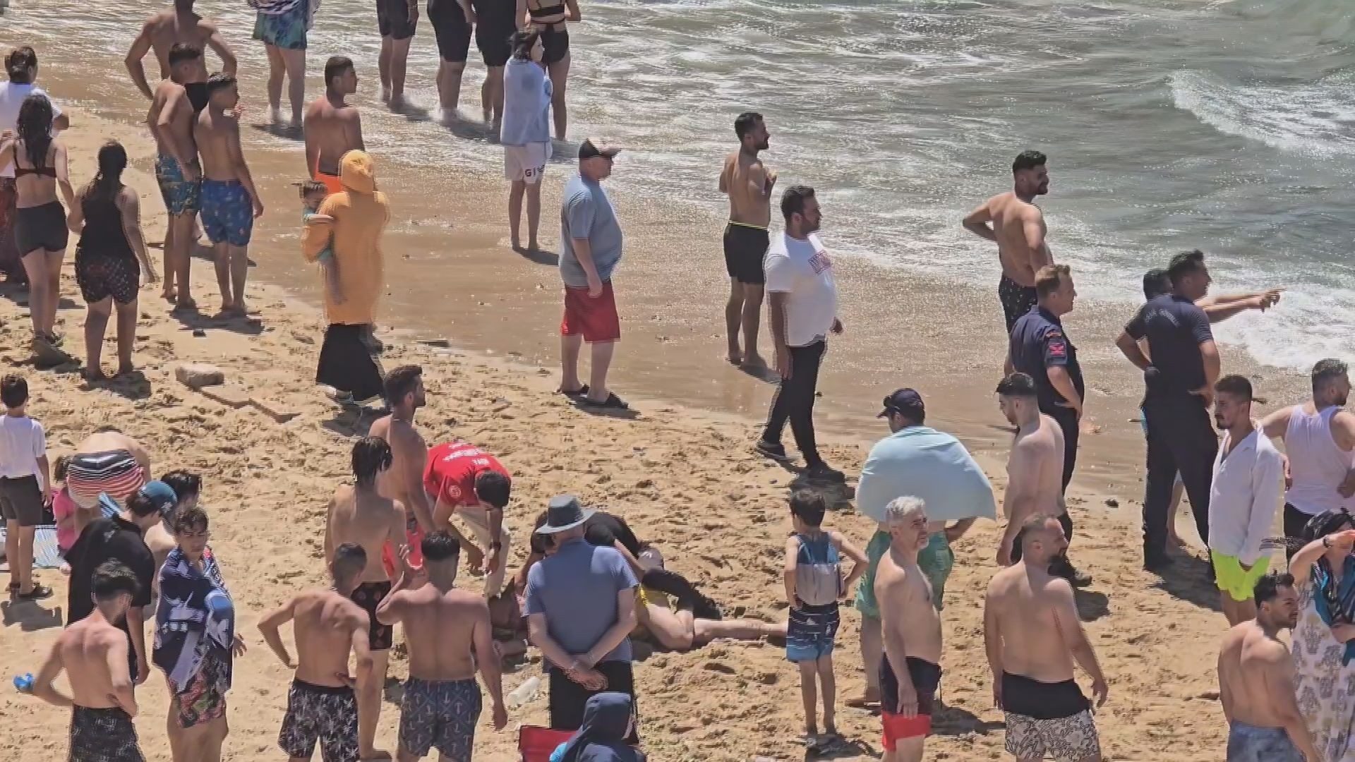 Beykoz’da yasak dinlemediler denize girdiler! Boğulma tehlikesi geçiren 3 kişi kurtarıldı, kaybolan 1 kişi aranıyor