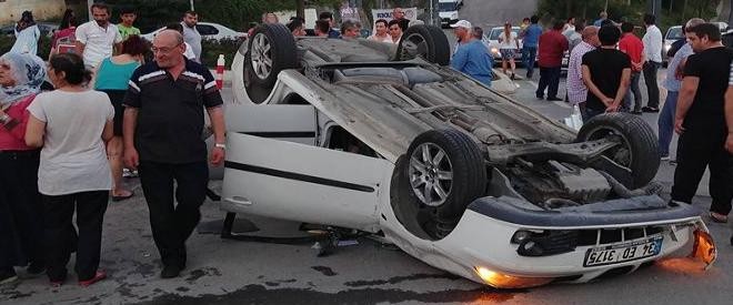 Beykoz'da yokuş aşağı giden araç takla attı: 2 kişi yaralandı