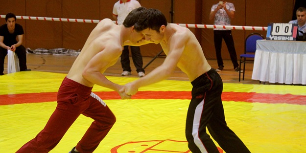 Beylikdüzü ilçe güreş şampiyonu İhlas Koleji