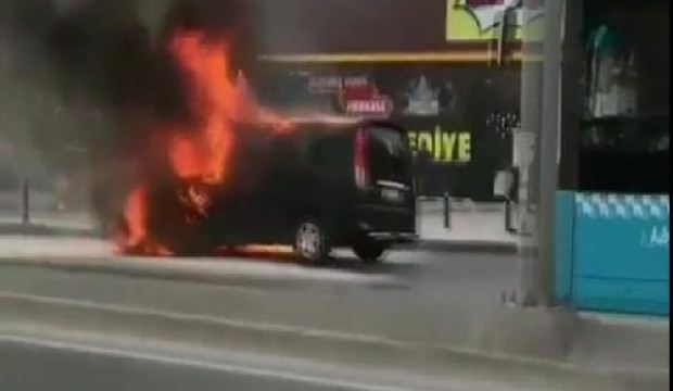 Beylikdüzü'nde araç yangını