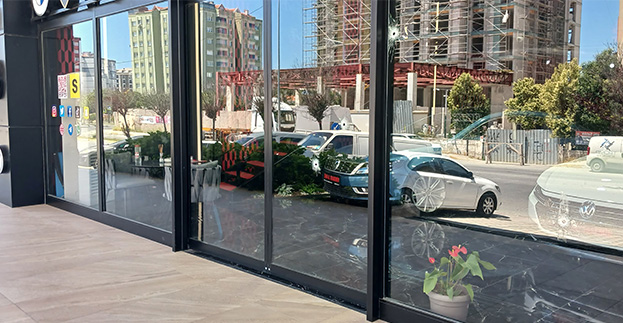 Beylikdüzü'nde bir oto galeri kurşunlandı