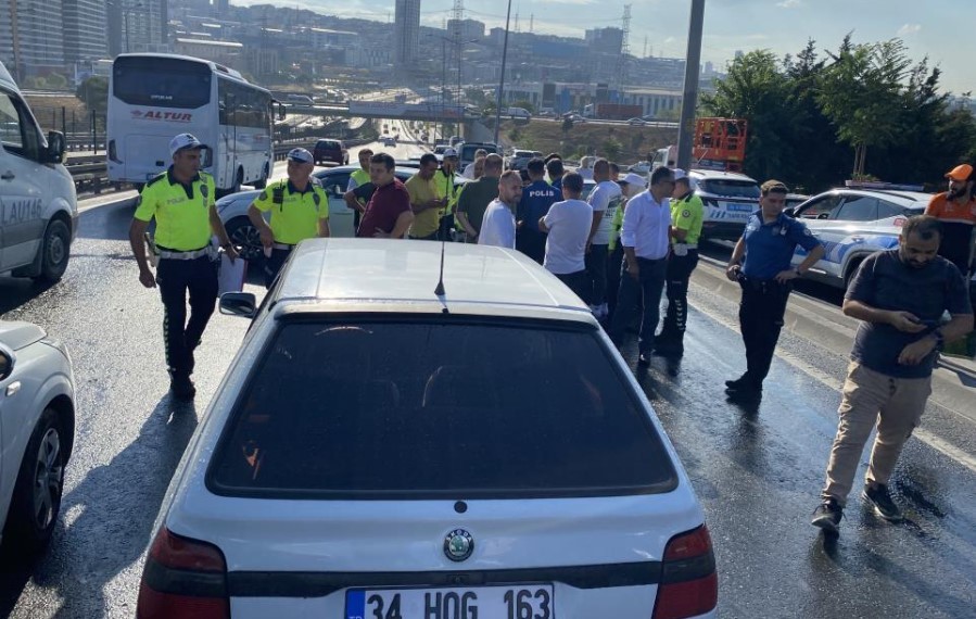 Beylikdüzü'nde büyük kaza: 15 araç birbirine girdi!