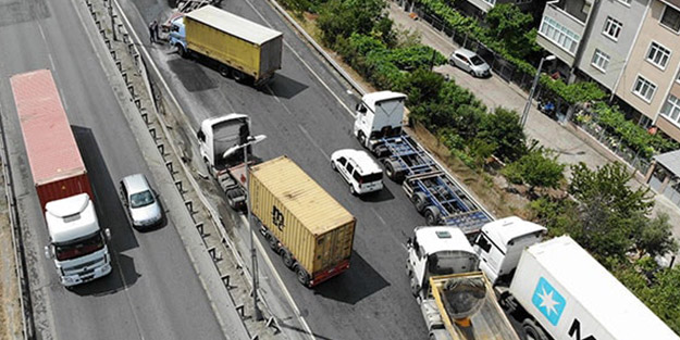 Beylikdüzü'nde feci kaza! Yol trafiğe kapandı