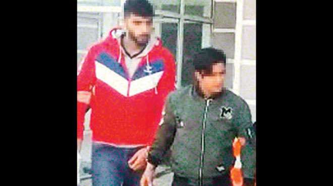 Beylikdüzü'nde halı sahada bankıcılara soygun!