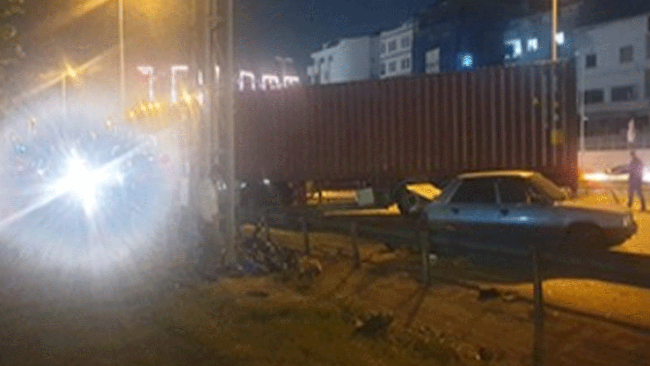 Beylikdüzü'nde kontrolden çıkan tır faciaya neden oldu!