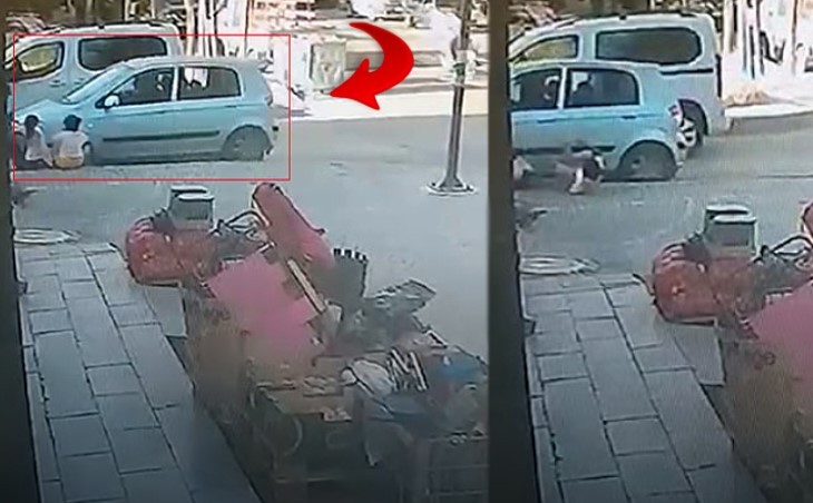 Beylikdüzü'nde otomobil kaldırımda oturan çocukların üzerinden geçti!