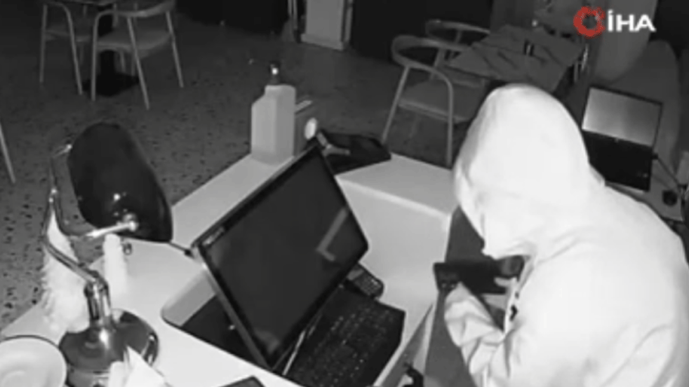 Beylikdüzü'nde soygun kamerada: 3 iş yerini birden soydu!