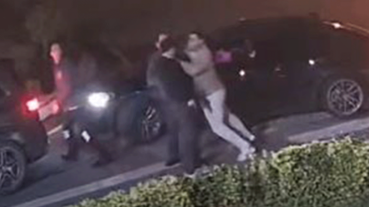 Beylikdüzü'nde trafikte korku dolu anlar: Tartışma sırasında silah çekti!