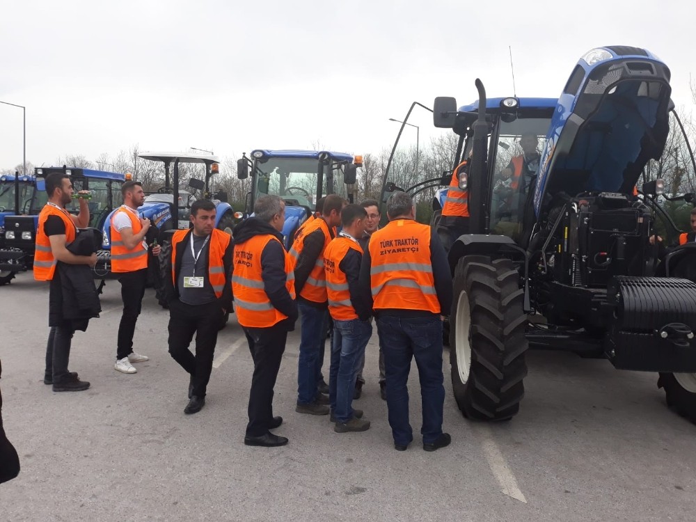 Beylikovalı çiftçiler traktör fabrikasını gezdi 