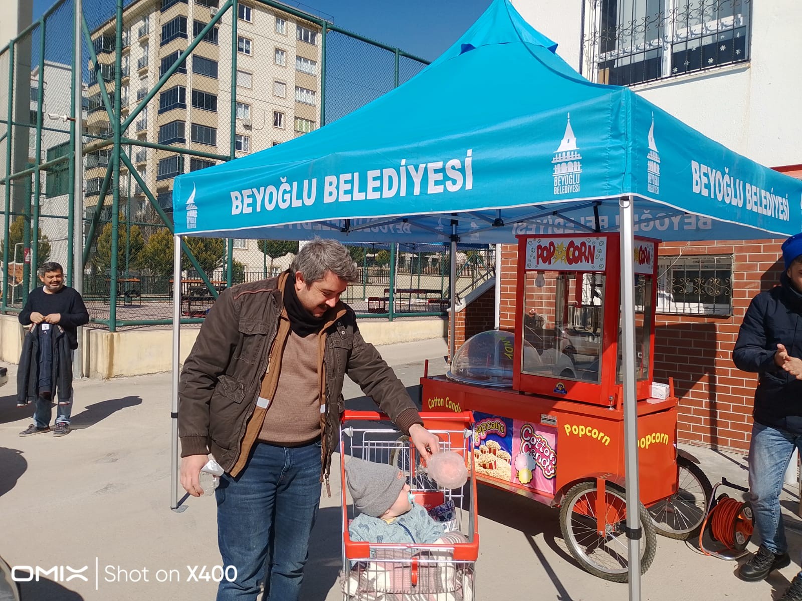 Beyoğlu Belediyesi’nin Mobil Oyun Parkuru depremzede çocukların yüzünü güldürüyor