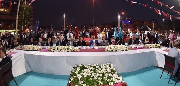 Beyoğlu' ndan tüm dünyaya birlik mesajı
