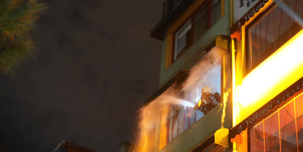Beyoğlu’nda 4 katlı apart otelde korkutan yangın