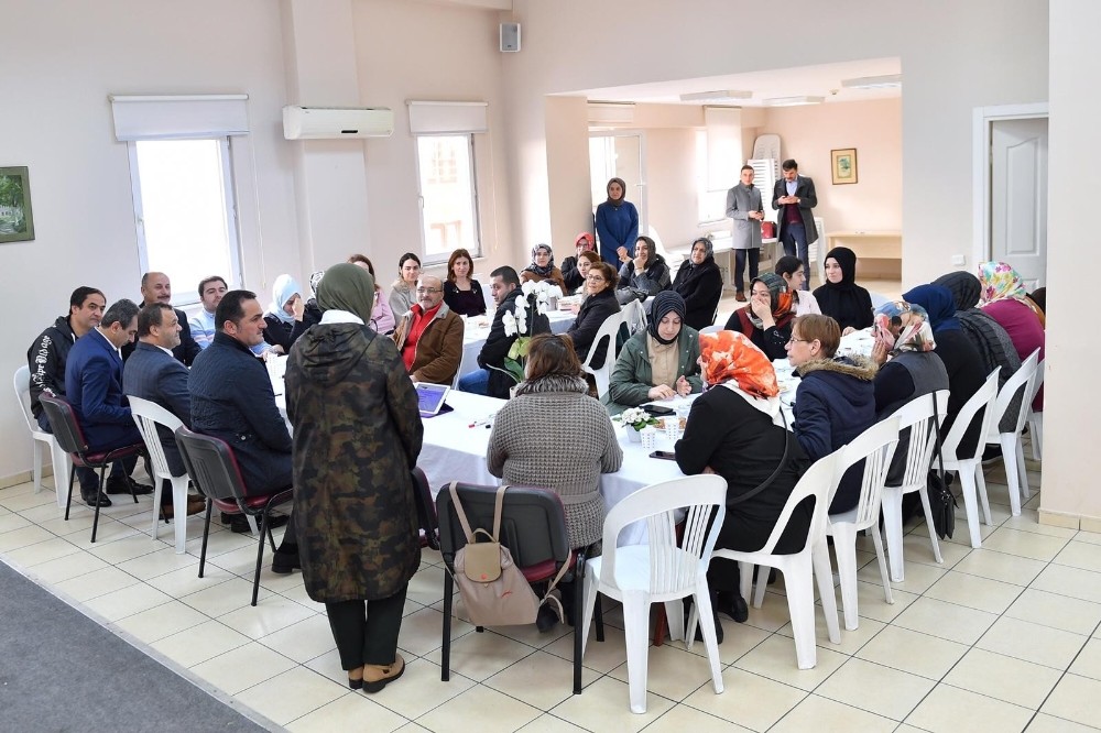 Beyoğlu’nda aileler ‘Anne Baba Okulu’ ile bilinçlendiriliyor 