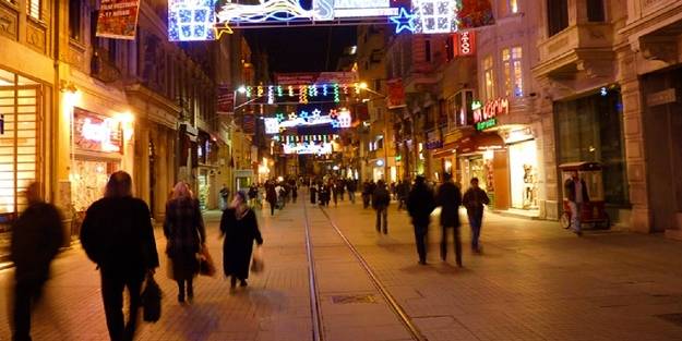Beyoğlu'nda bıçaklanan ABD'li turist hayatını kaybetti