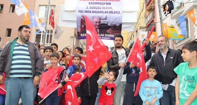 Beyoğlu'nda Binali Yıldırım kutlaması