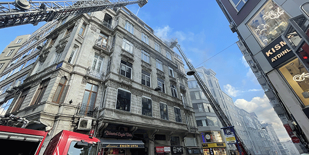 Beyoğlu'nda hareketli saatler