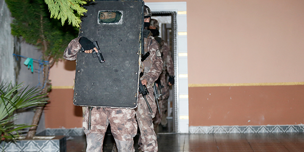 Beyoğlu'nda helikopter destekli operasyon!