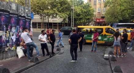 Beyoğlu’nda kadınlar arasında kavga çıktı: 2 kişi yaralandı
