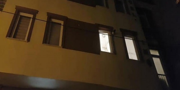 Korkunç olay...Kafasına çekiçle vurarak.