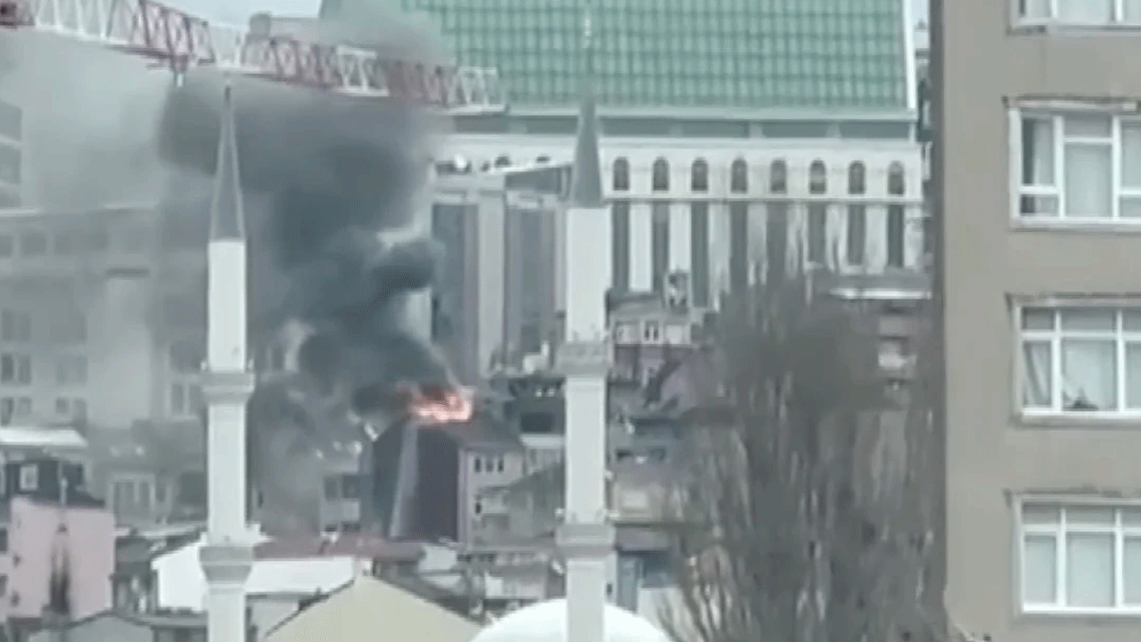 Beyoğlu'nda korkutan yangın!