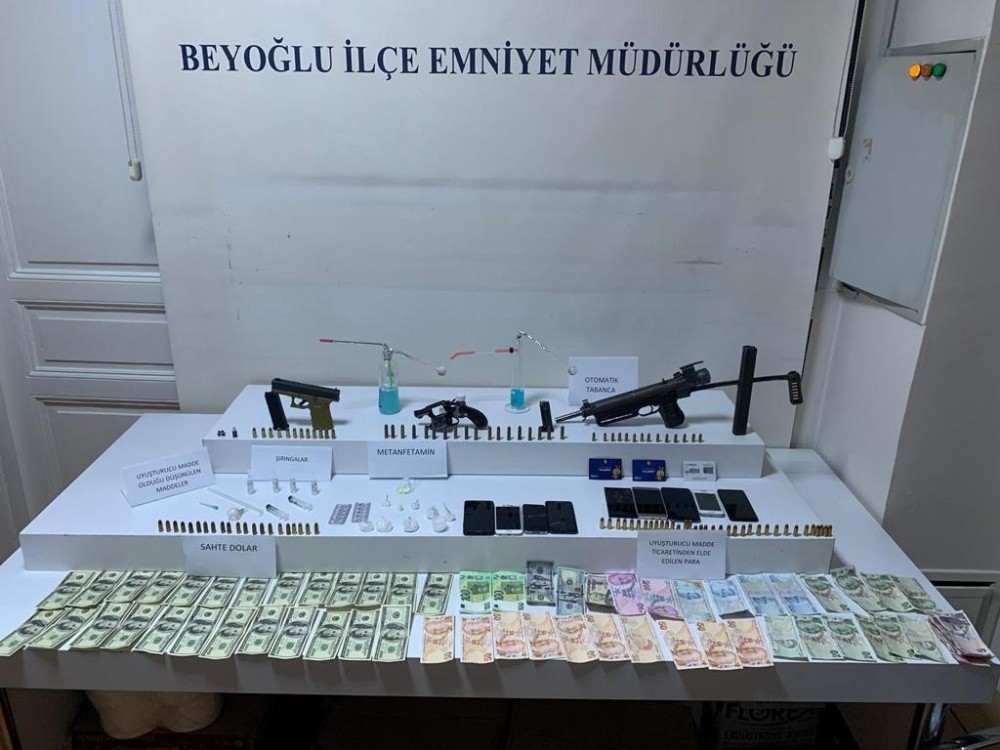 Beyoğlu’nda narkotik operasyonu 9 gözaltı 
