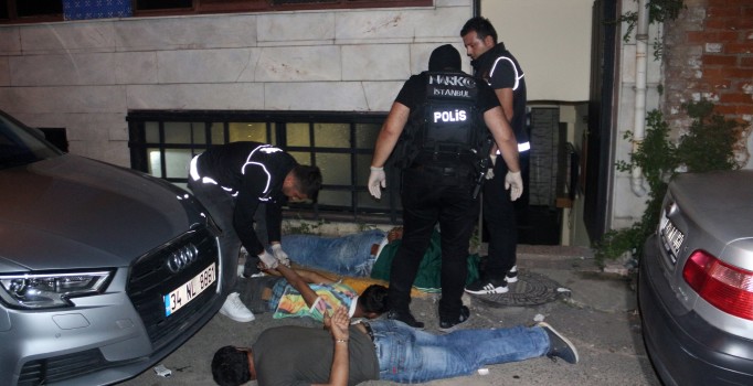 Beyoğlu’nda nefes kesen narkotik operasyonu: 4 kişi gözaltında