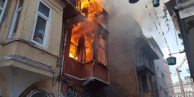 Beyoğlu'nda otelde çıkan yangın söndürüldü