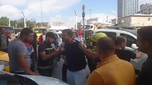Beyoğlu'nda polislere 